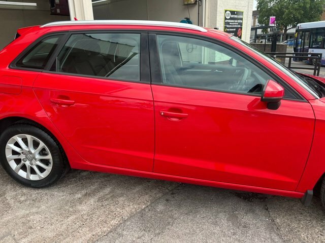 Audi A3 1.4 Tfsi Se Sportback Red #3