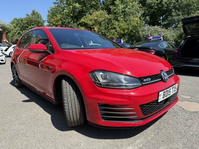 Volkswagen Golf 2.0 Tdi Bluemotion Tech BD15TXS Red #2