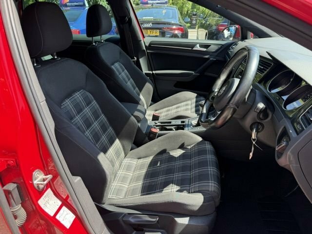 Volkswagen Golf 2.0 Tdi Bluemotion Tech BD15TXS Red #5