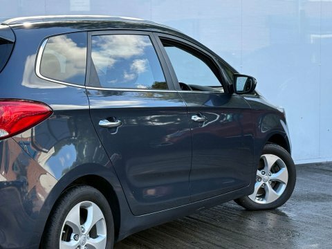 Kia Carens Silver #31