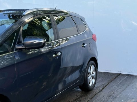 Kia Carens Silver #38