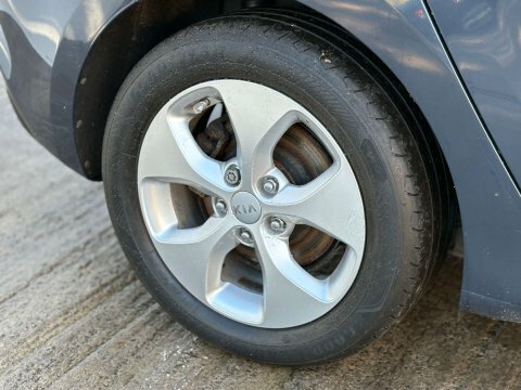 Kia Carens Silver #10