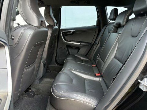 Volvo XC60 White #36