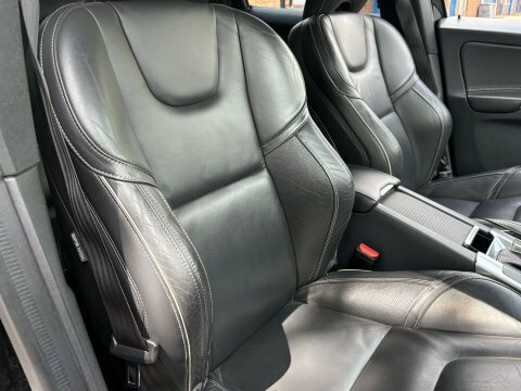 Volvo XC60 White #31