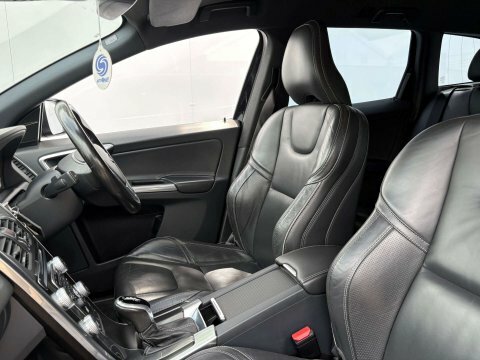 Volvo XC60 White #42