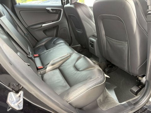 Volvo XC60 White #35