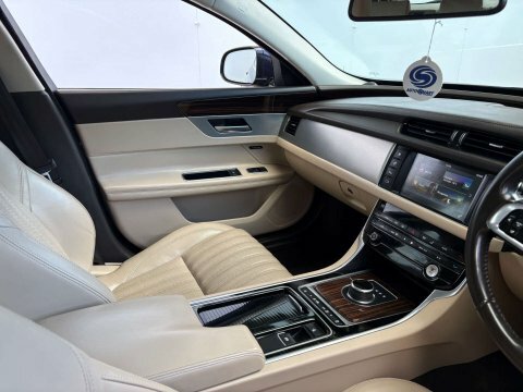 Jaguar XF Diesel Grey #27