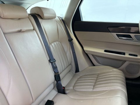 Jaguar XF Diesel Grey #32