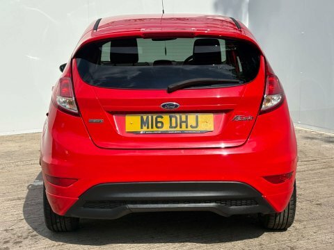 Ford Fiesta Hatchback Red #4