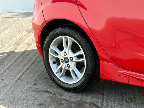 Ford Fiesta Hatchback Red #9