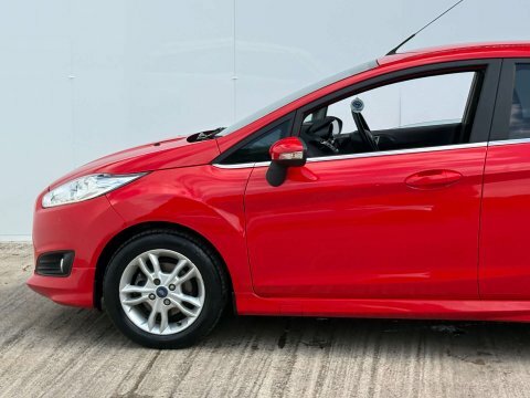 Ford Fiesta Hatchback Red #42