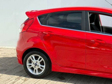 Ford Fiesta Hatchback Red #15