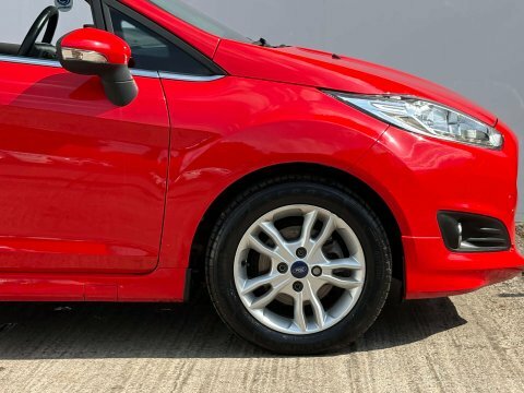 Ford Fiesta Hatchback Red #16