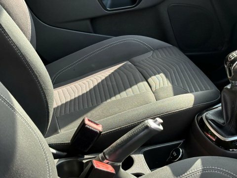Ford Fiesta Hatchback Red #14