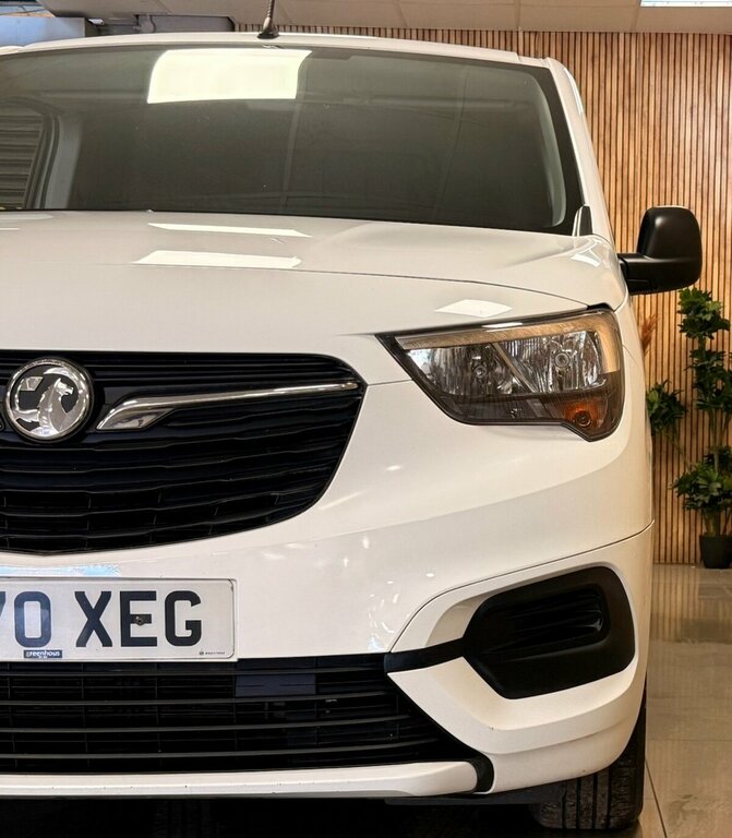Vauxhall Combo 1.6L Sportive White #4