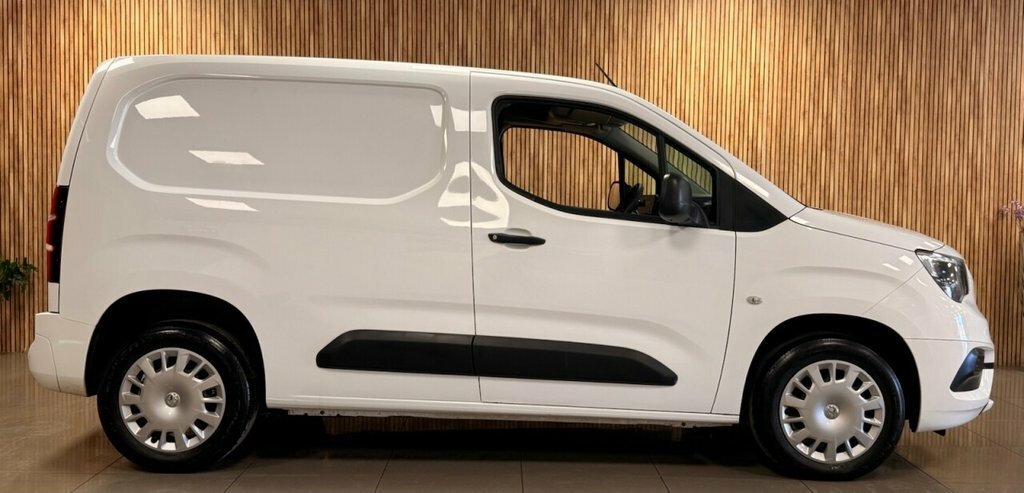 Vauxhall Combo 1.6L Sportive White #2
