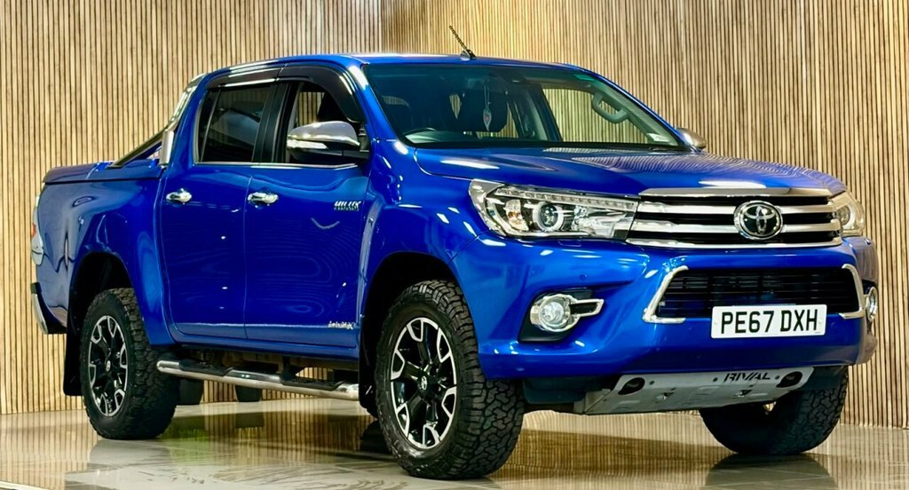 Toyota HILUX 2.4L Invincible X Blue