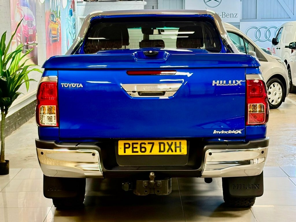 Toyota HILUX 2.4L Invincible X Blue #4