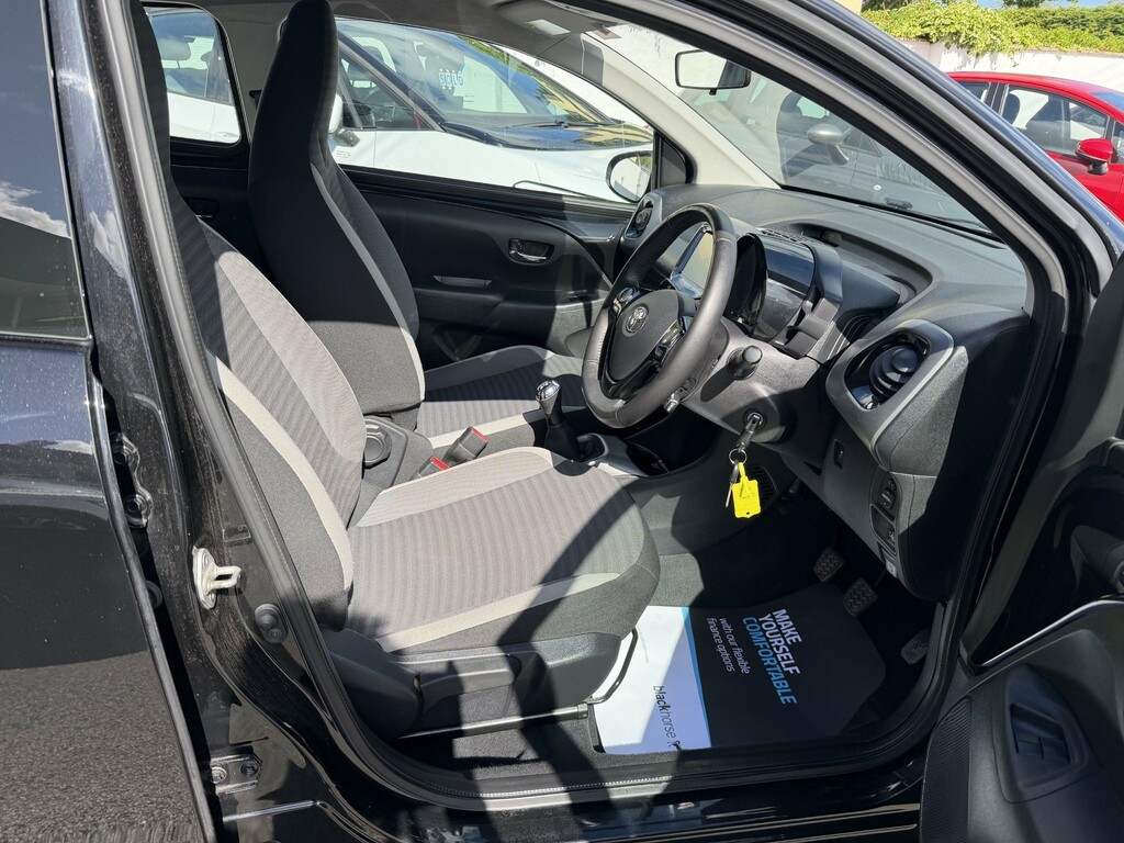 Toyota Aygo Vvt-i X-play FP68OVR  #3