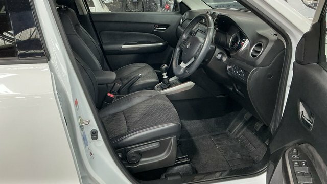 Suzuki Vitara 2023 1.4 Boosterjet Mhev Sz5 Suv Hybrid White #2