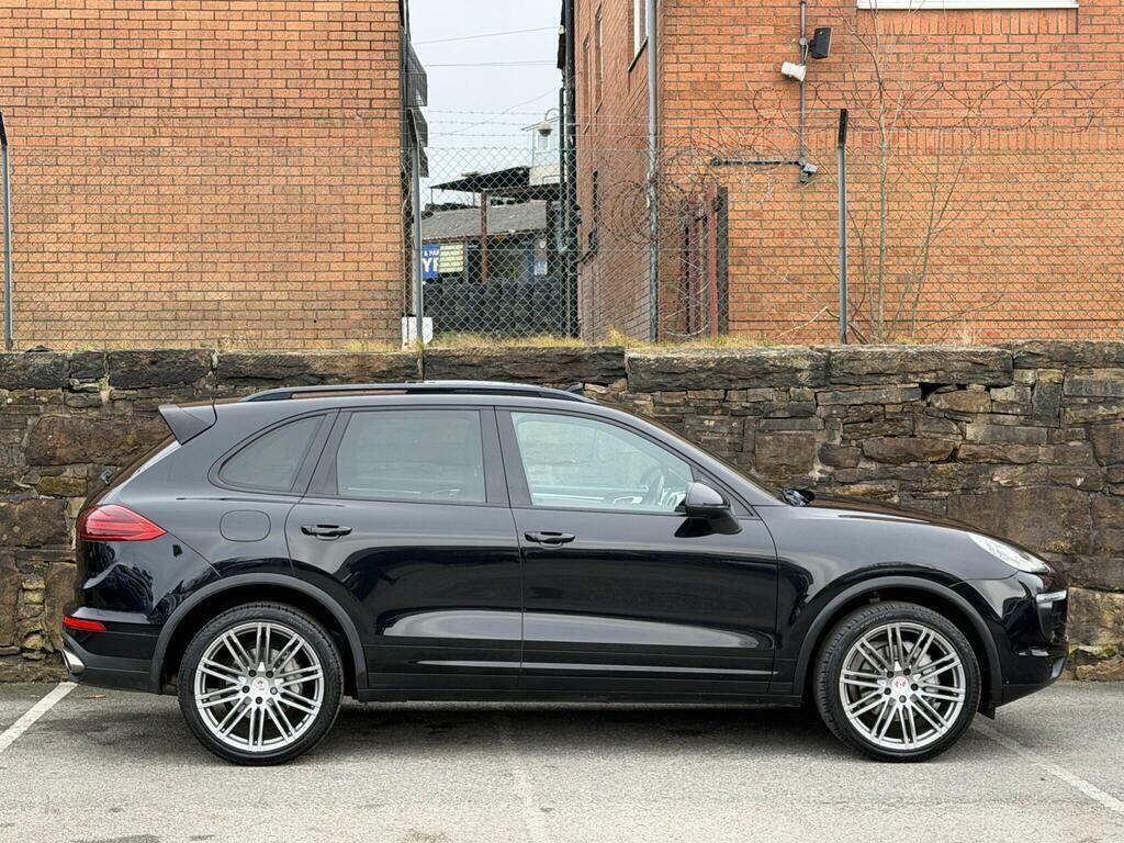 Porsche Cayenne Black #8