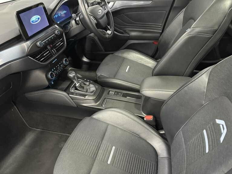 Ford Focus 1.0 Ecoboost Hybrid Mhev 155 Active X Edition MT70LPZ White #3