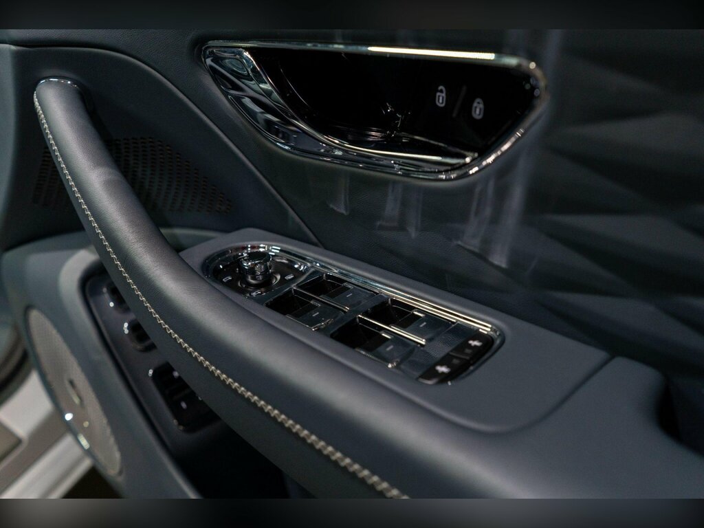Bentley Flying Spur V8 Mulliner Driving Specification #38