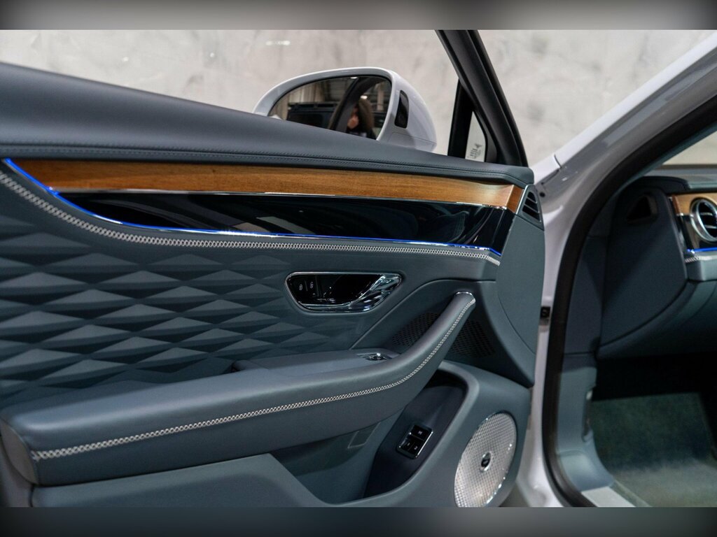 Bentley Flying Spur V8 Mulliner Driving Specification #43