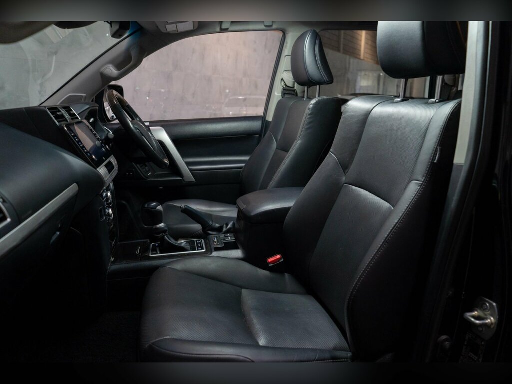 Toyota Land Cruiser D Active Black #14