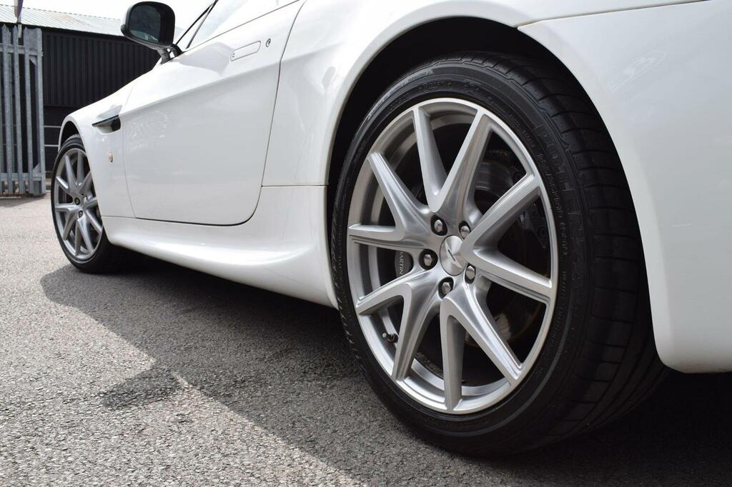 Aston Martin Vantage V12 S Sportshift Euro 5 Yellow #30