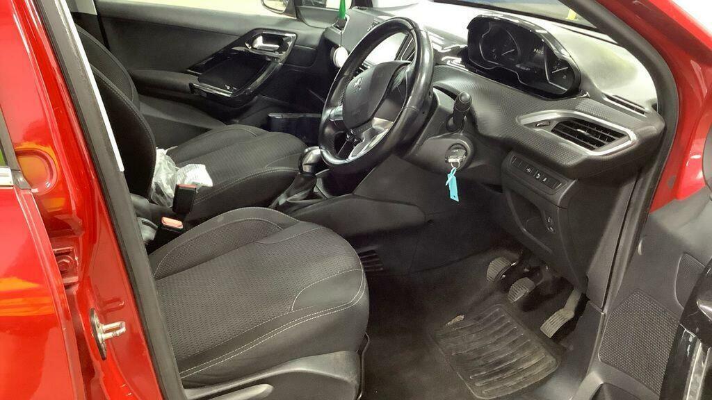 Peugeot 208 Active White #11