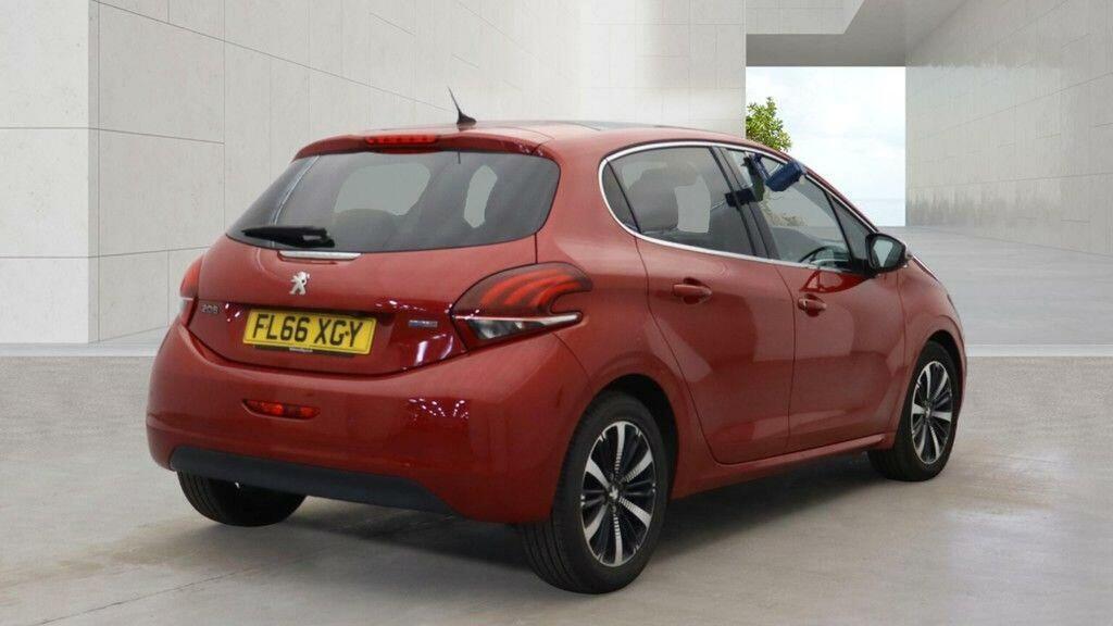 Peugeot 208 Active White #8