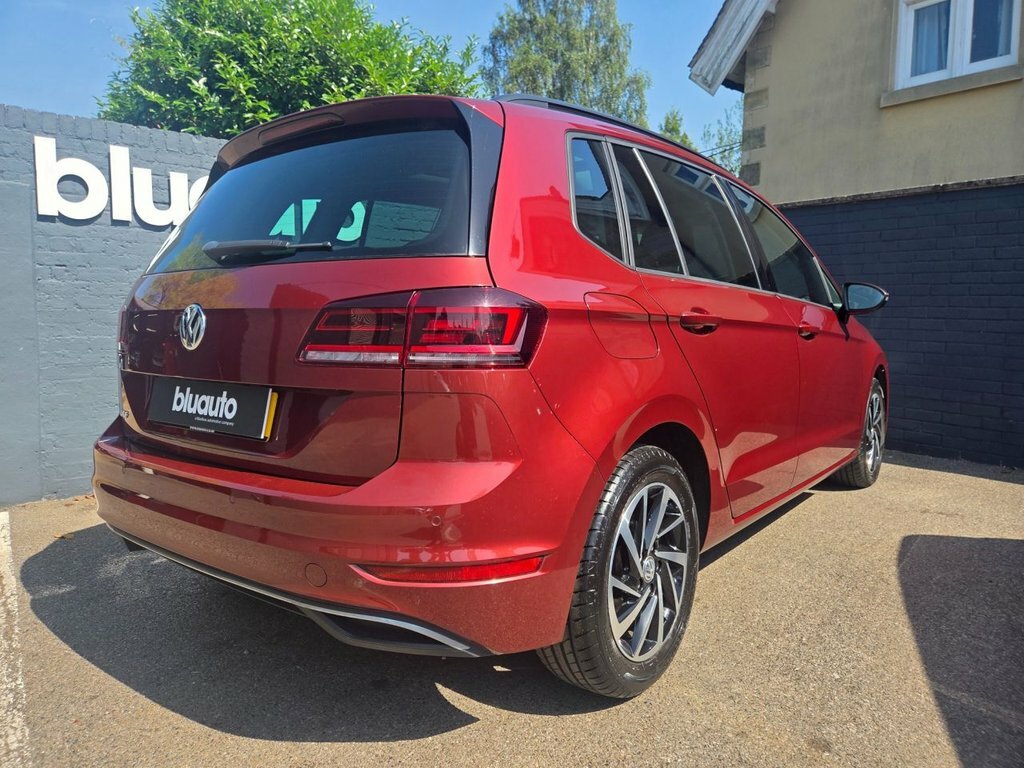 Volkswagen Golf SV 1.5L Match Red #4