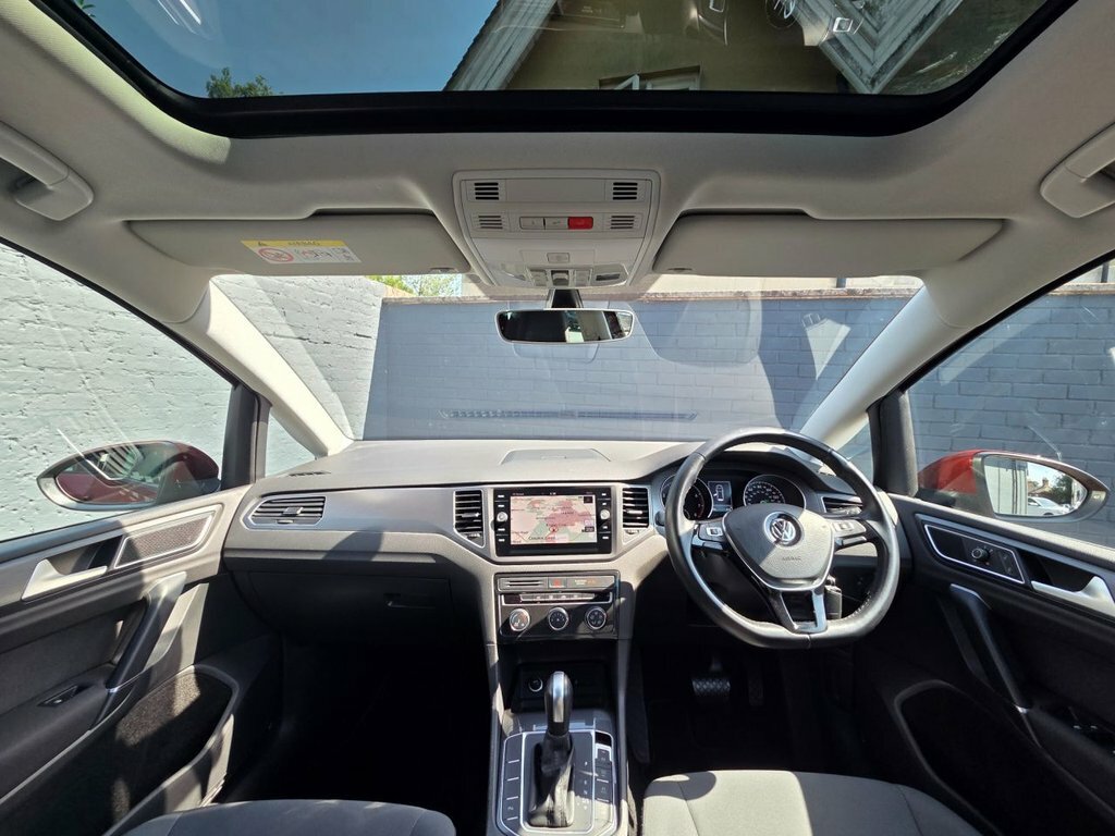 Volkswagen Golf SV 1.5L Match Red #2