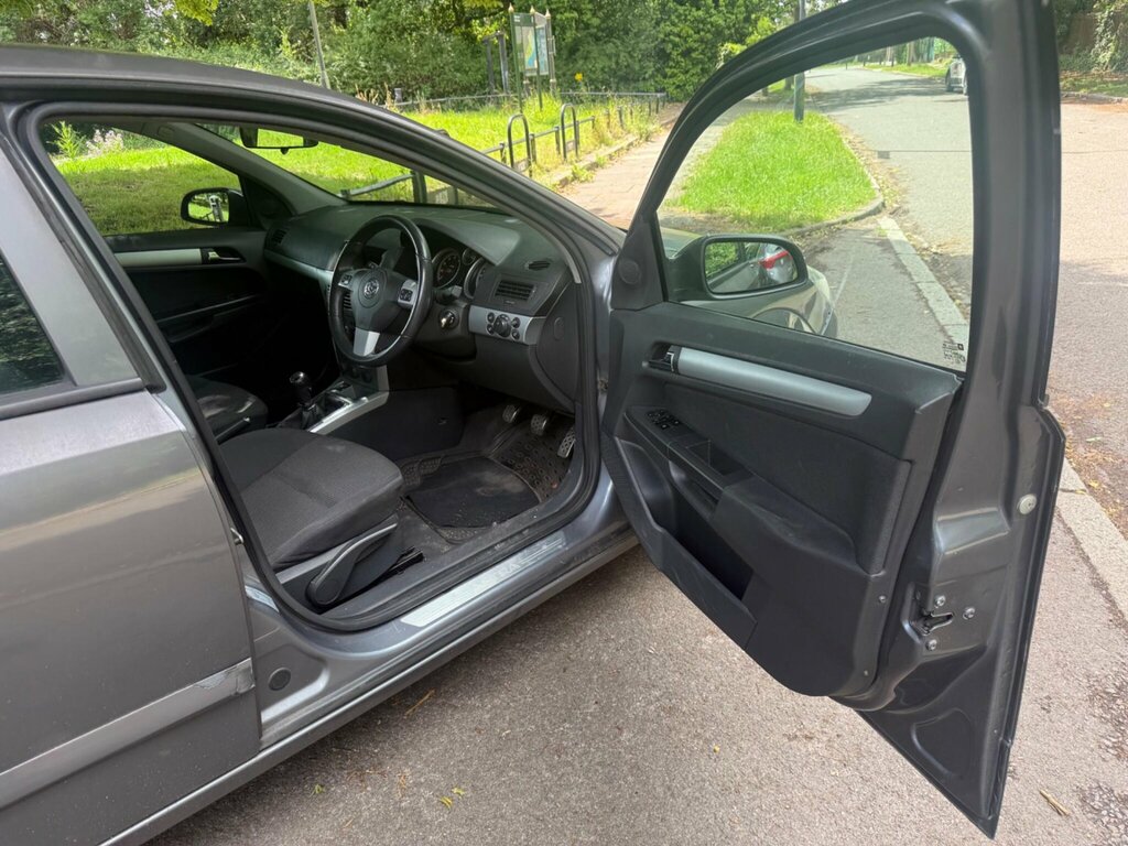 Vauxhall Astra 1.4I 16V Active Red #9