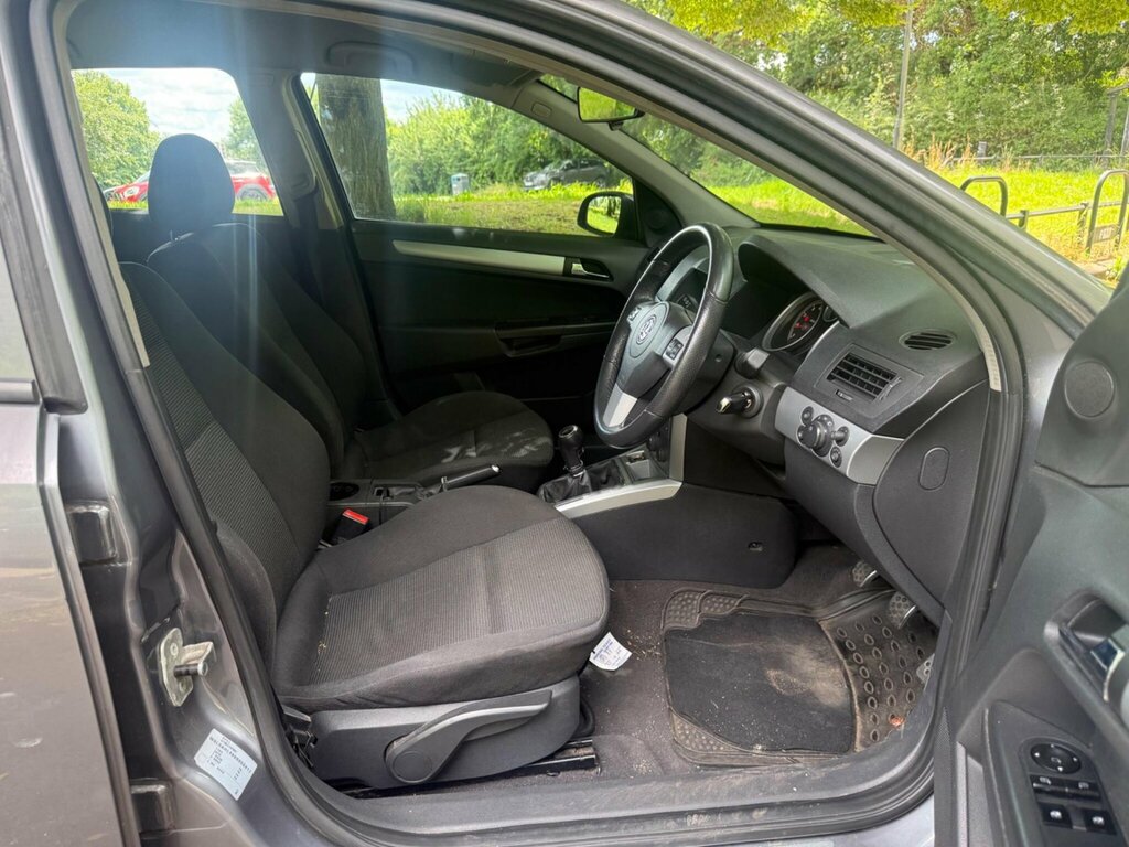 Vauxhall Astra 1.4I 16V Active Red #12