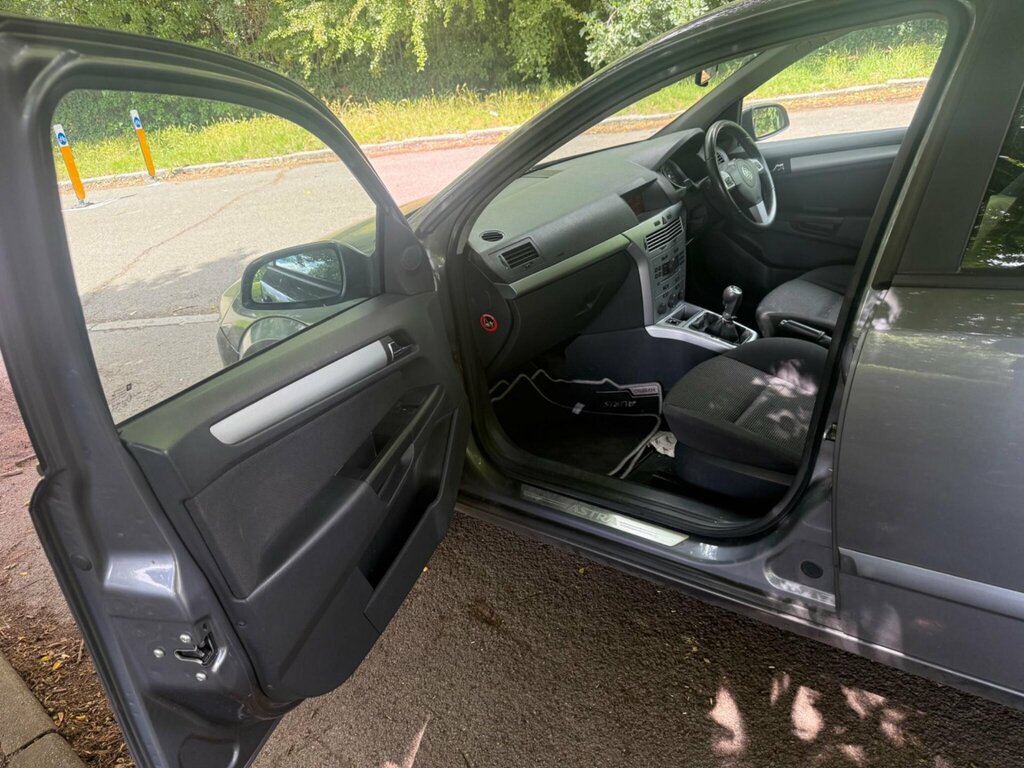 Vauxhall Astra 1.4I 16V Active Red #16