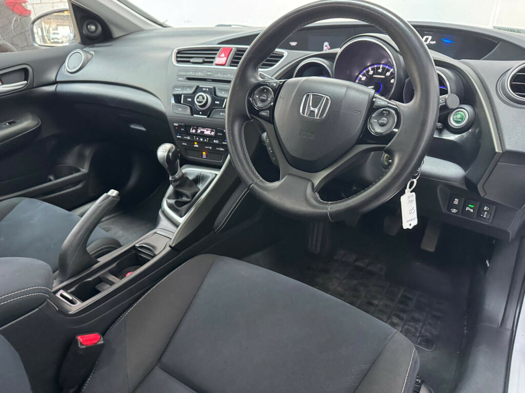 Honda Civic 1.8 I-vtec Se Plus Tourer Euro 5 Ss White #3