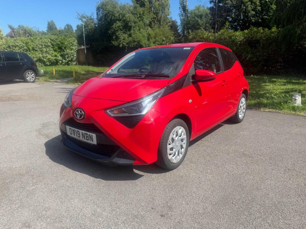 Toyota Aygo 1.0 Vvt-i X-play X-shift Euro 6 Red #4