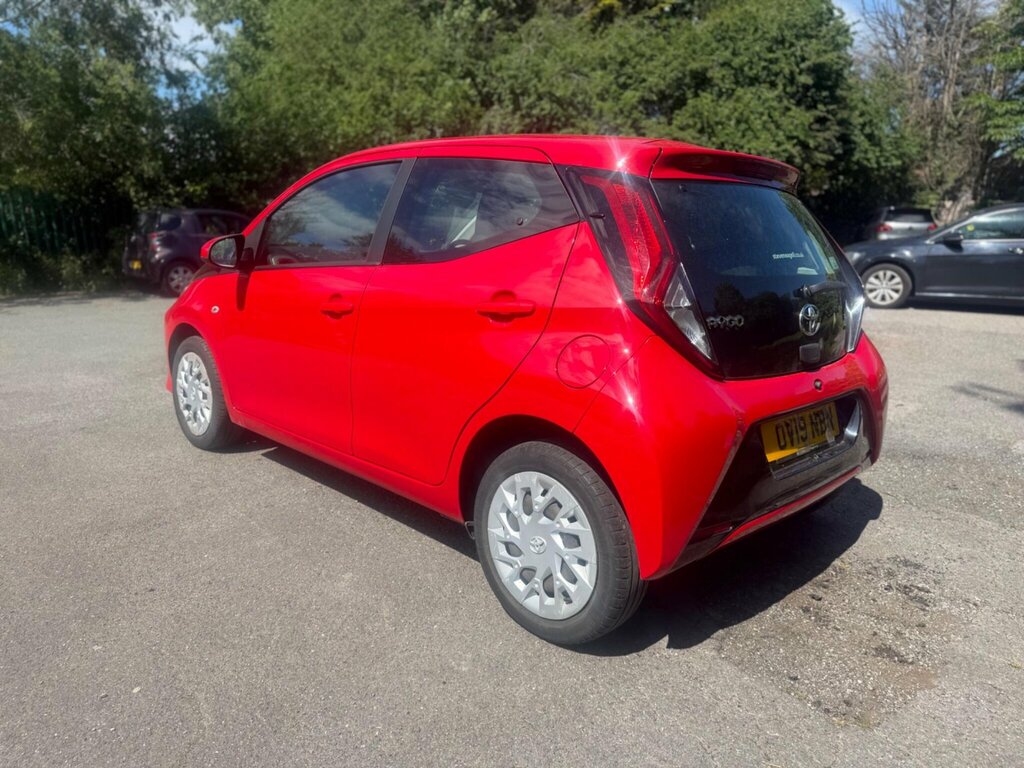 Toyota Aygo 1.0 Vvt-i X-play X-shift Euro 6 Red #2