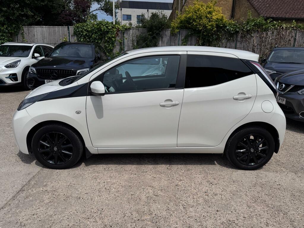 Toyota Aygo X X-style White #6