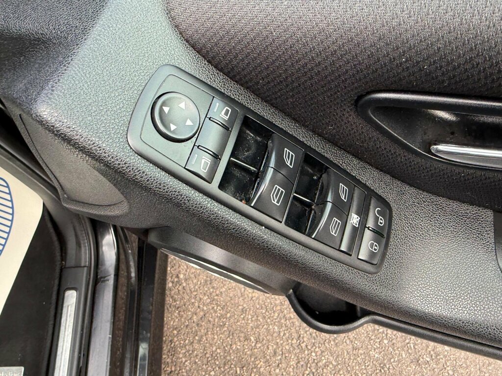 Mercedes-Benz B Class Mpv 1.5 B150 Se 200808 Black #17