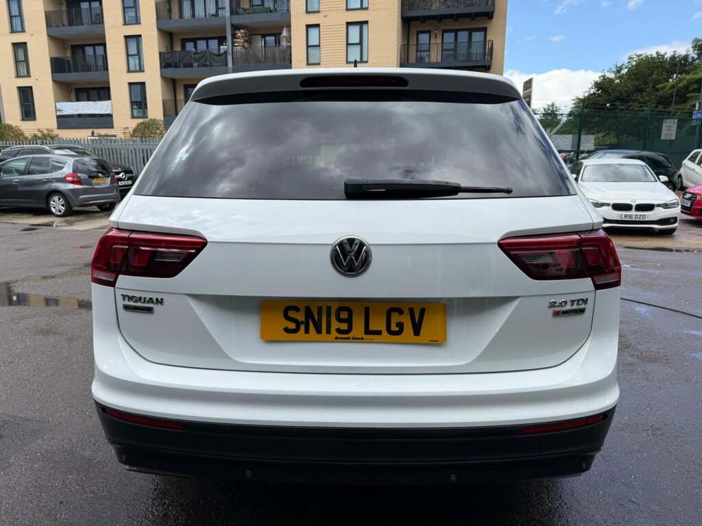 Volkswagen Tiguan 2.0 Tdi Se Nav Dsg 4Motion Euro 6 Ss SN19LGV White #4