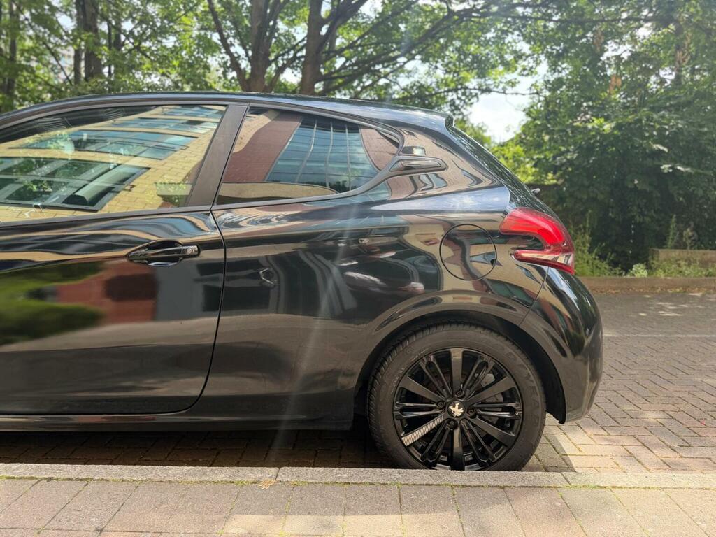 Peugeot 208 1.2 Puretech Black Edition Euro 6 Black #6