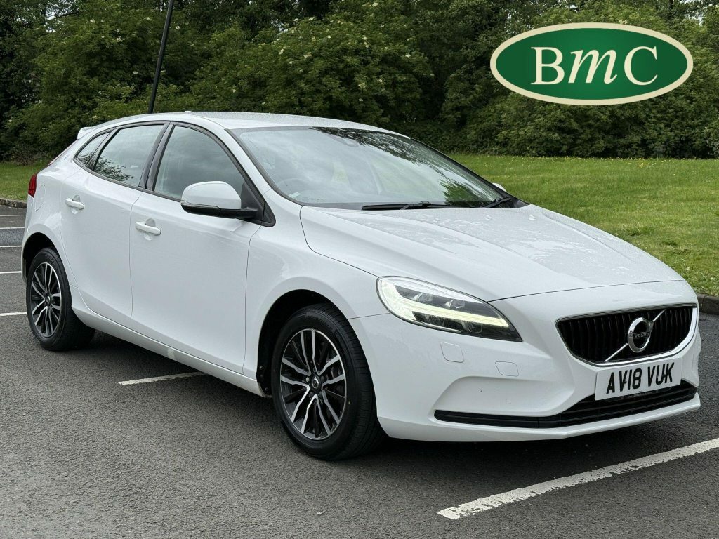 Volvo V40 2.0 D3 Momentum Nav Plus Euro 6 S S White