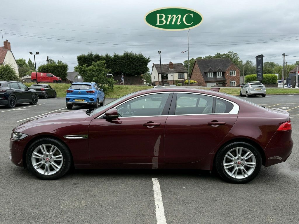 Jaguar XE 2.0 Gtdi Prestige Euro 6 S S Red #4