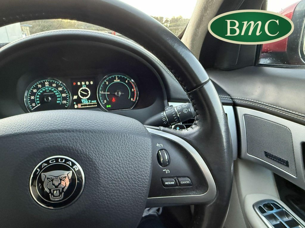 Jaguar XF 2.2D Luxury Saloon White #14