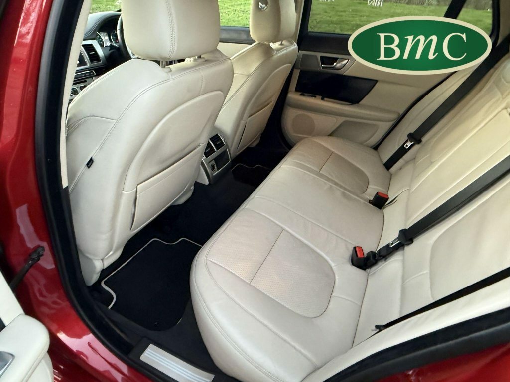 Jaguar XF 2.2D Luxury Saloon White #37