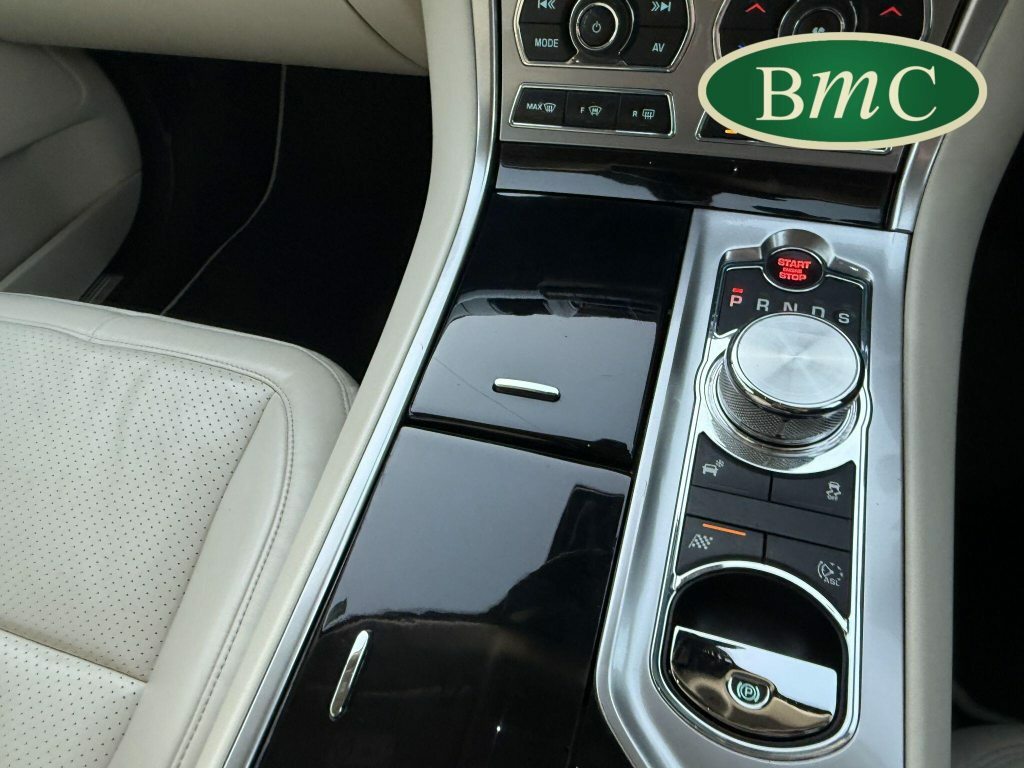 Jaguar XF 2.2D Luxury Saloon White #22