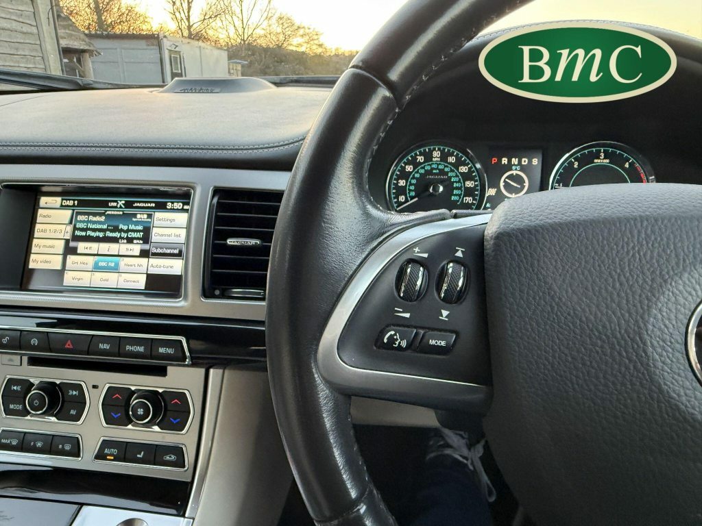 Jaguar XF 2.2D Luxury Saloon White #17